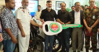 নাগরিক সেবা দ্রুত পৌঁছে দিতে ডিএনসিসি কর্মকর্তাদের মাঝে মোটরসাইকেল বিতরণ নাগরিক সেবা দ্রুত পৌঁছে দিতে ডিএনসিসি কর্মকর্তাদের মাঝে মোটরসাইকেল বিতরণ