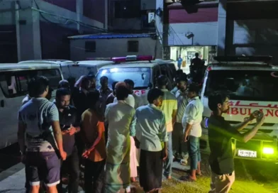 কক্সবাজার চাঁদের গাড়ি উল্টে নিহত ১, আহত ১৩ পর্যটক