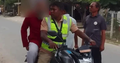 প্রধানমন্ত্রীর নির্দেশে বাসায় পৌঁছে দেওয়া হলো কুষ্টিয়ার সেই শিক্ষককে