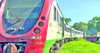 অবহেলায় ৬শ কোটির ডেমু ট্রেন