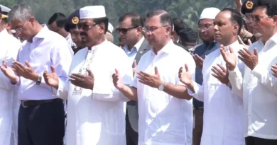 সাবেক এমপি সালাহউদ্দিন আহমেদের জানাজায় অংশ নিয়েছেন প্রধানমন্ত্রী