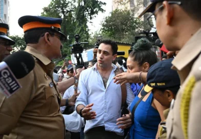ভারত ছাড়ার আদেশের বিরুদ্ধে আদালতে যাবেন ইমরান খান