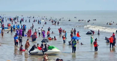 পূজার ছুটিতে কুয়াকাটা সৈকতজুড়ে উৎসবের আমেজ