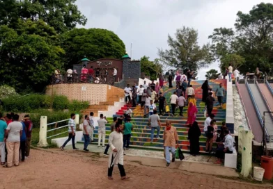 দুর্গাপূজার ছুটিতে বান্দরবানে পর্যটকের ঢল দুর্গাপূজার ছুটিতে বান্দরবানে পর্যটকের ঢল