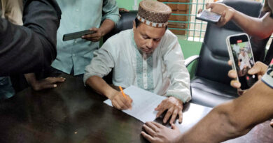 নিয়োগ বাণিজ্যের অভিযোগে রাজারহাটে মাদ্রাসায় বিক্ষোভ, জনসম্মুখে অধ্যক্ষের পদত্যাগ